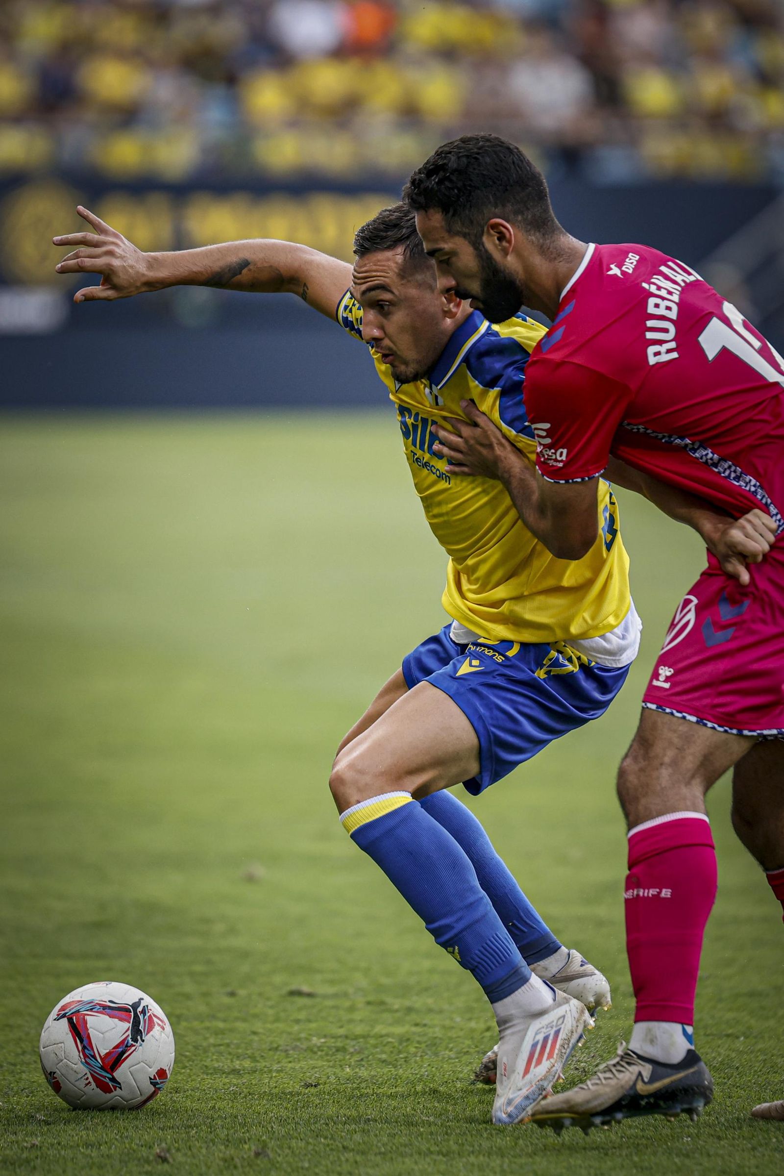 Búscate entre las fotos del partido de fútbol Cádiz CF - CD Tenerife de la Liga Hypermotion