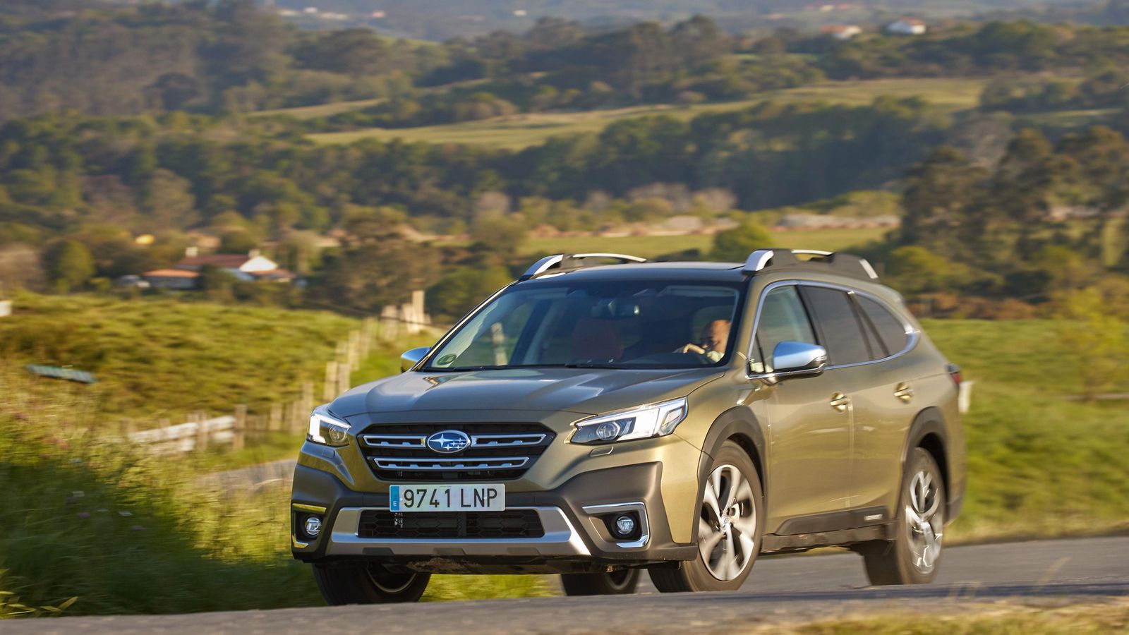 Esta sexta generación del Outback (la primera, de 1995) recurre ahora a la plataforma global de Subaru, estrenada por el Impreza.