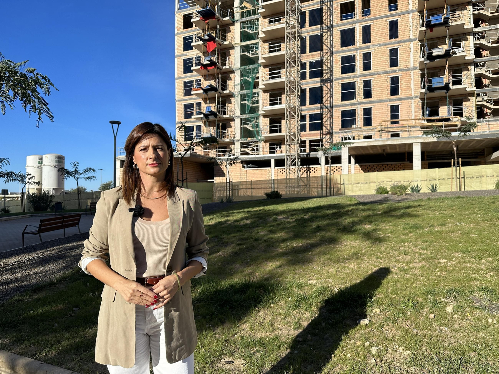 Fátima Herrera, junto a la cuestionada promoción de Almería XXI