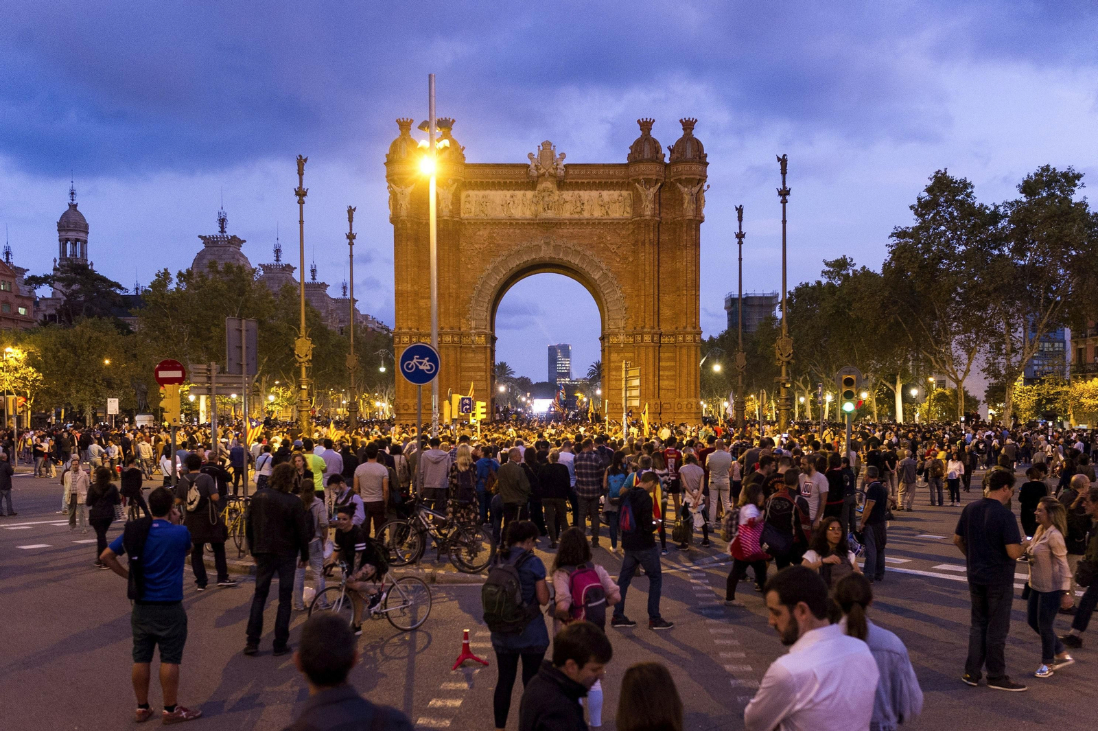 La declaración de la independencia catalana "en suspenso", en imágenes