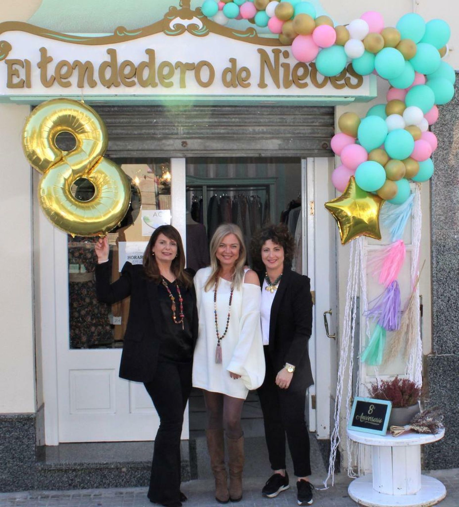 'El tendedero de Nieves'  cumple su octavo aniversario.