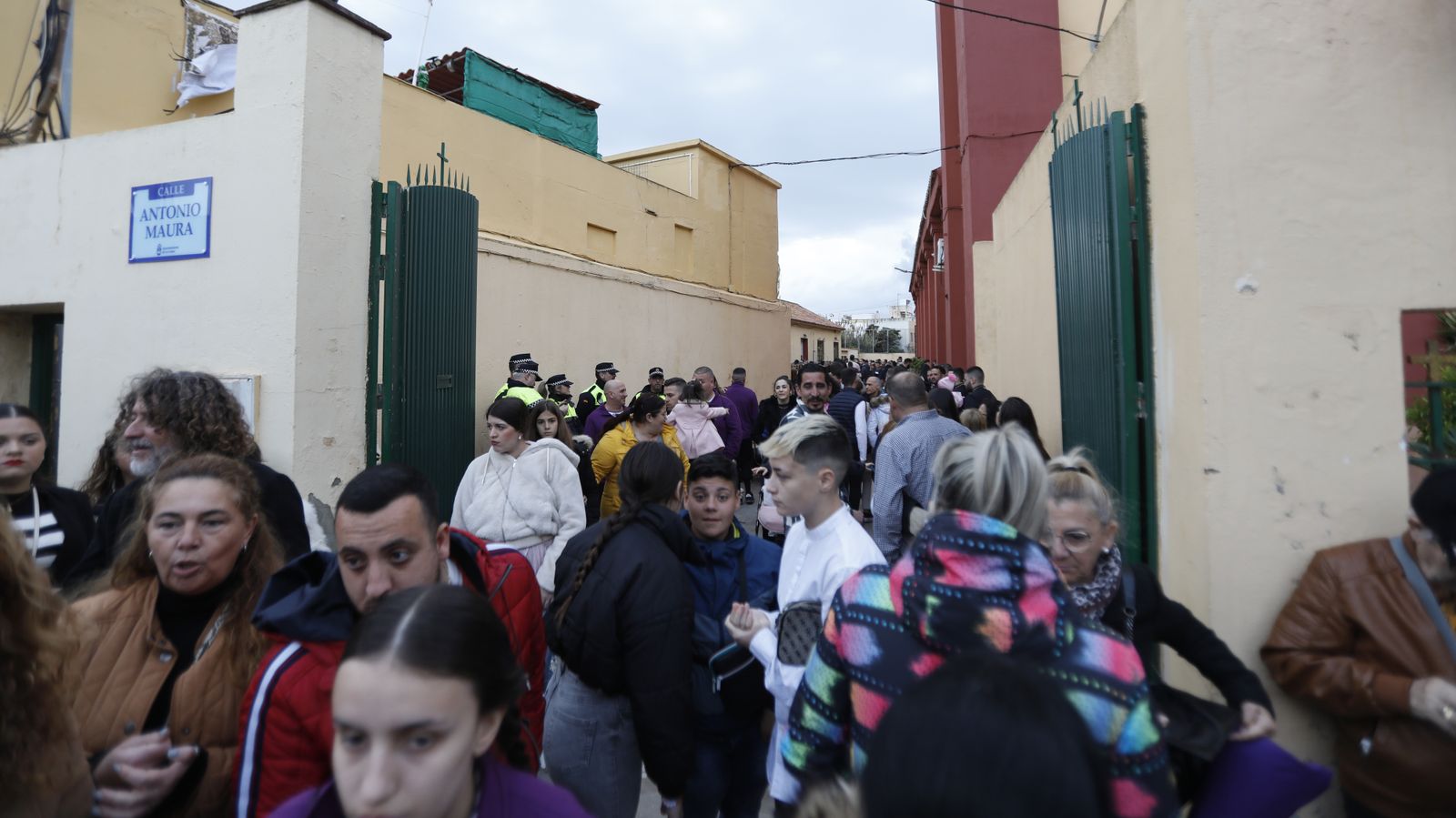 Fotos del Jueves Santo en La Línea: Perdón y la Salud, Gran Poder y Angustias