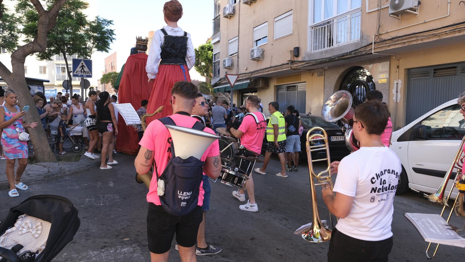 Gigantes y cabezudos en la Feria de Almería 2024, en imágenes
