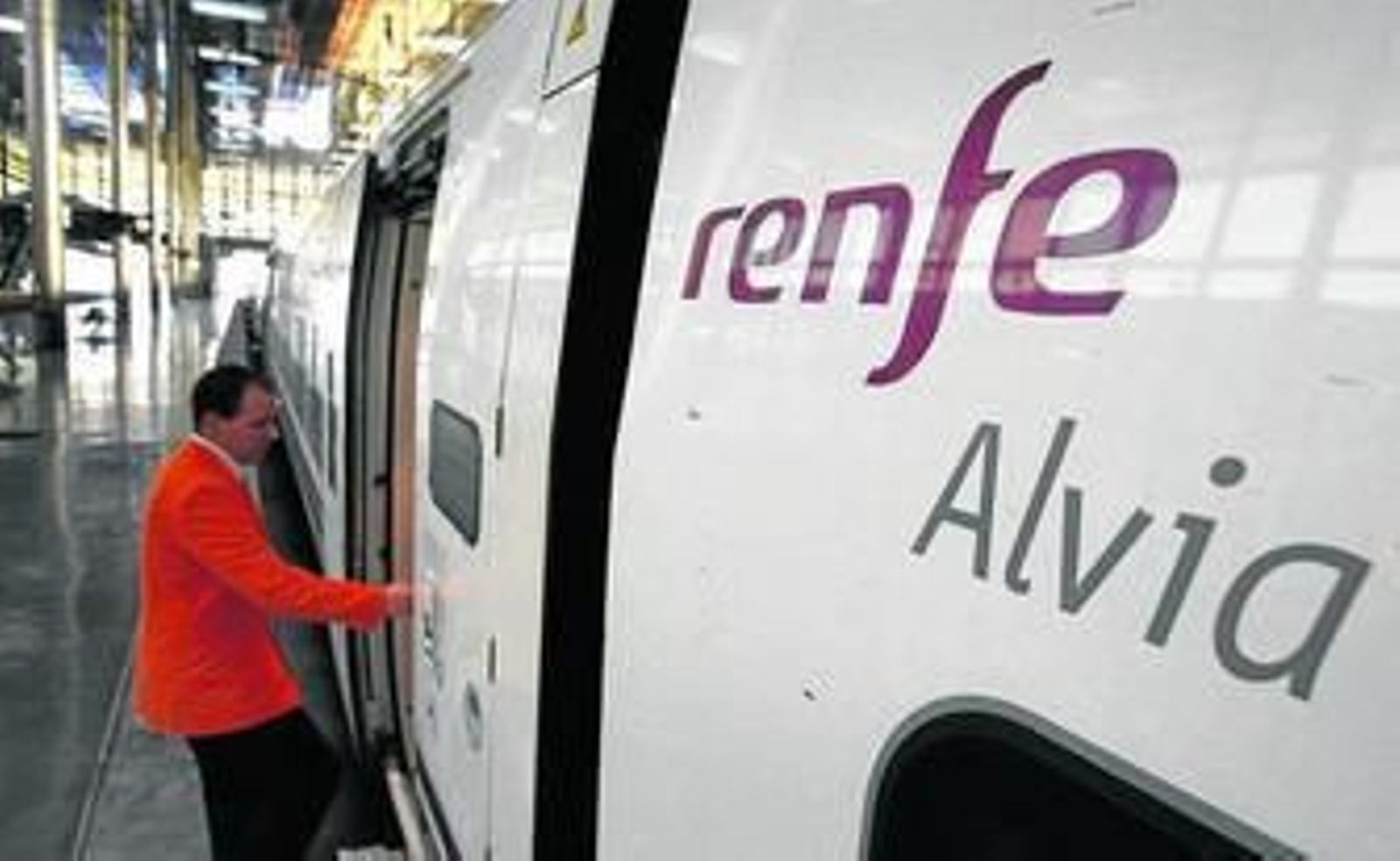 Uno de los trenes Alvia que cubren el trayecto entre Cádiz y Madrid.