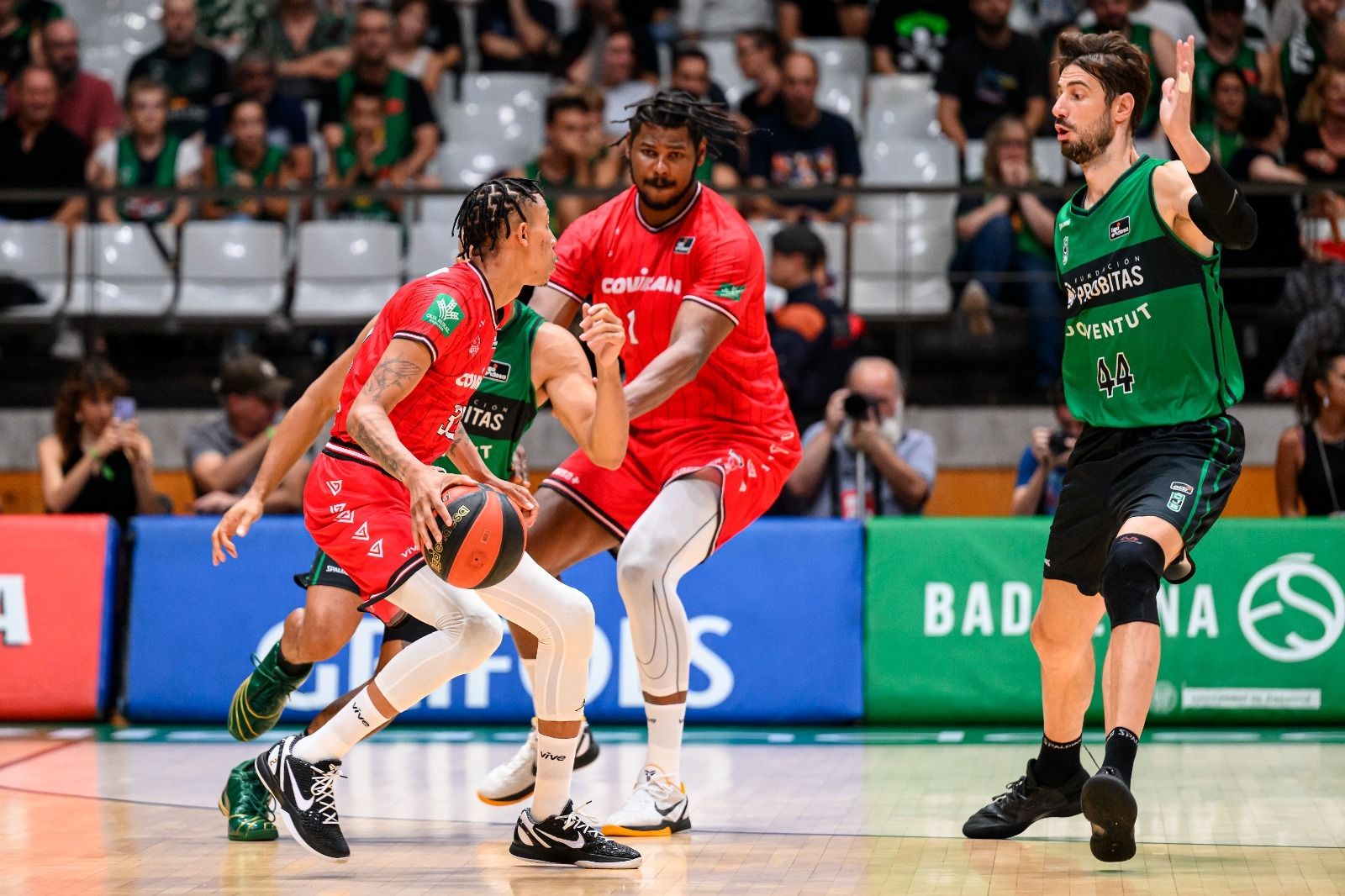 Un estratosférico último cuarto le da la victoria al Joventut Badalona