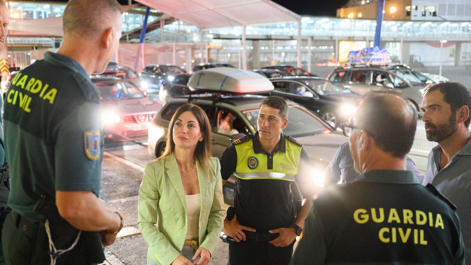 La presidenta de la APA, en los embarques nocturnos en el Puerto de Almería en la OPE. La presidenta de la APA, en los embarques nocturnos en el Puerto de Almería en la OPE.
