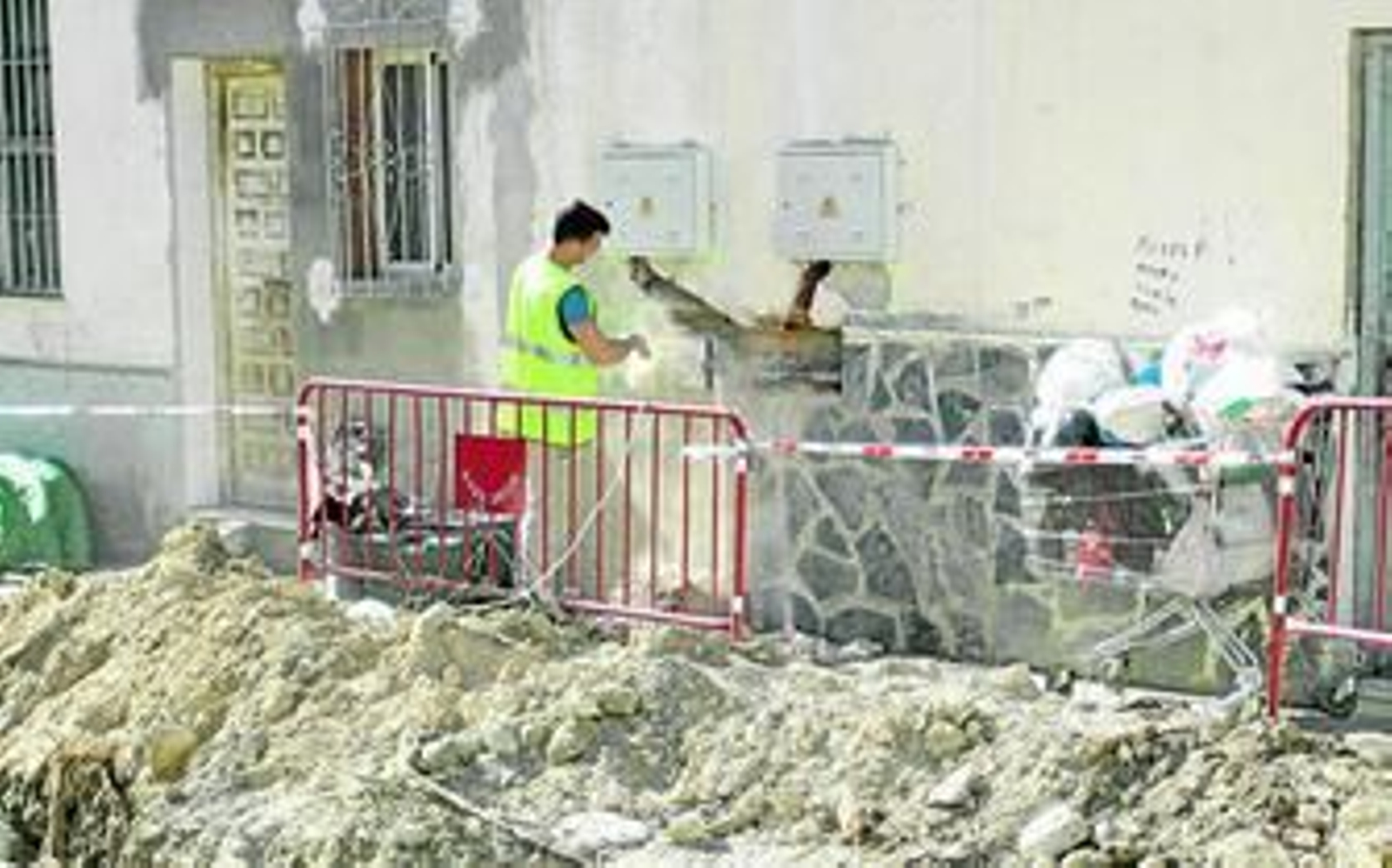 Los contadores necesarios para que las familias puedan tener acceso en el barrio de Los Almendros ya se encuentran instalados.