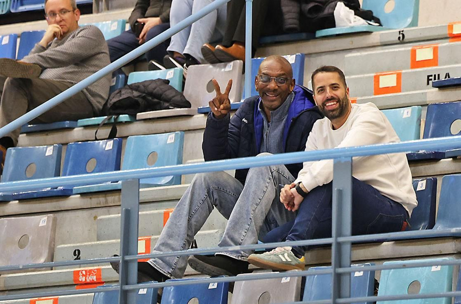 Imágenes del partido de baloncesto entre el Ciudad de Huelva y La Salud Archena