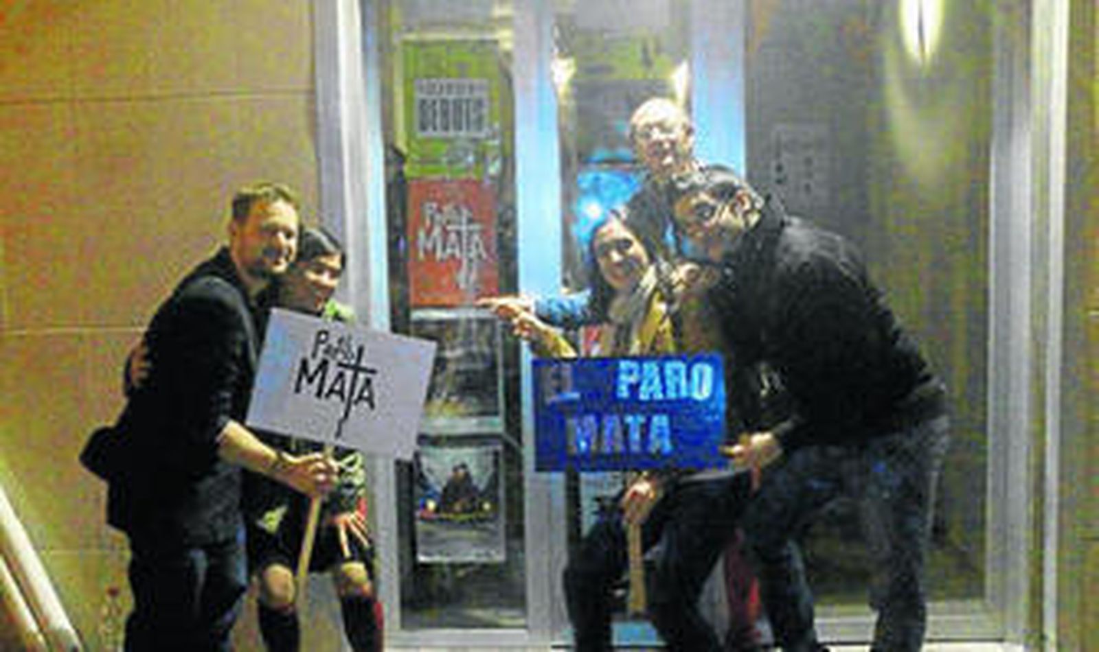 Los actores de la compañía portuense Aitana Transmedia, durante el estreno.