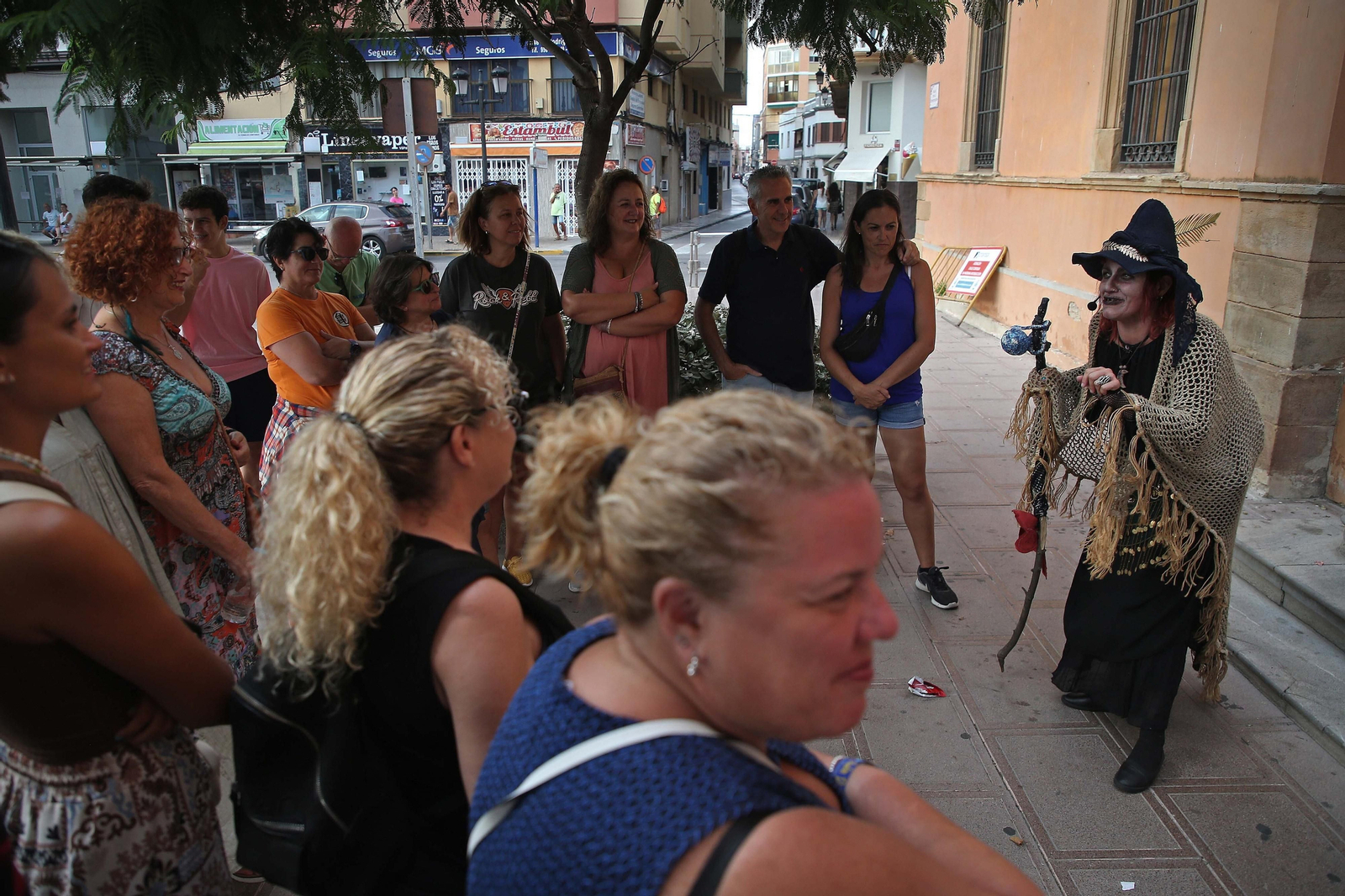 La primera ruta turística teatralizada por el centro de La Línea, en imágenes