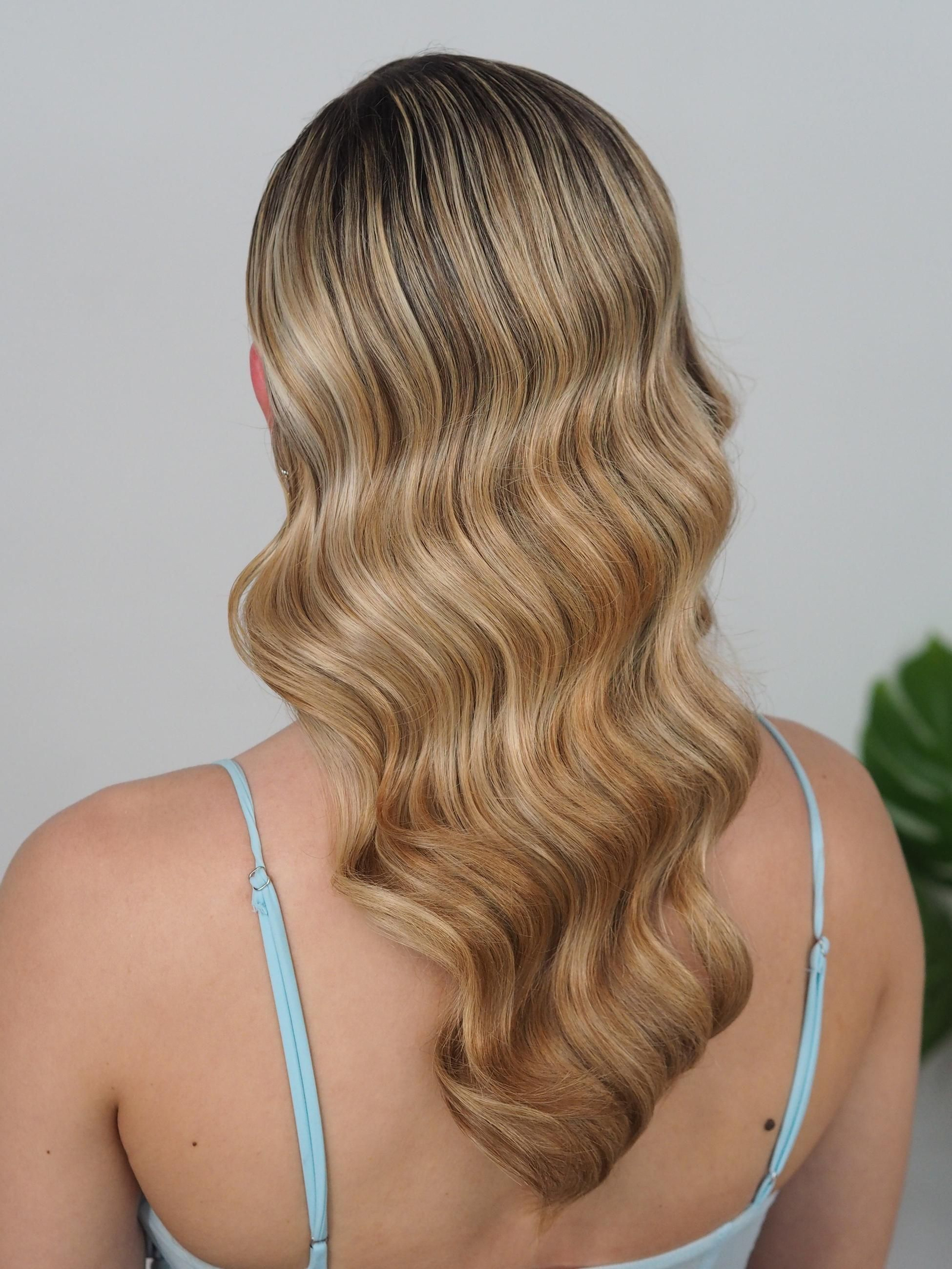 Peinado de invitada con ondas al agua Peinado de invitada con ondas al agua
