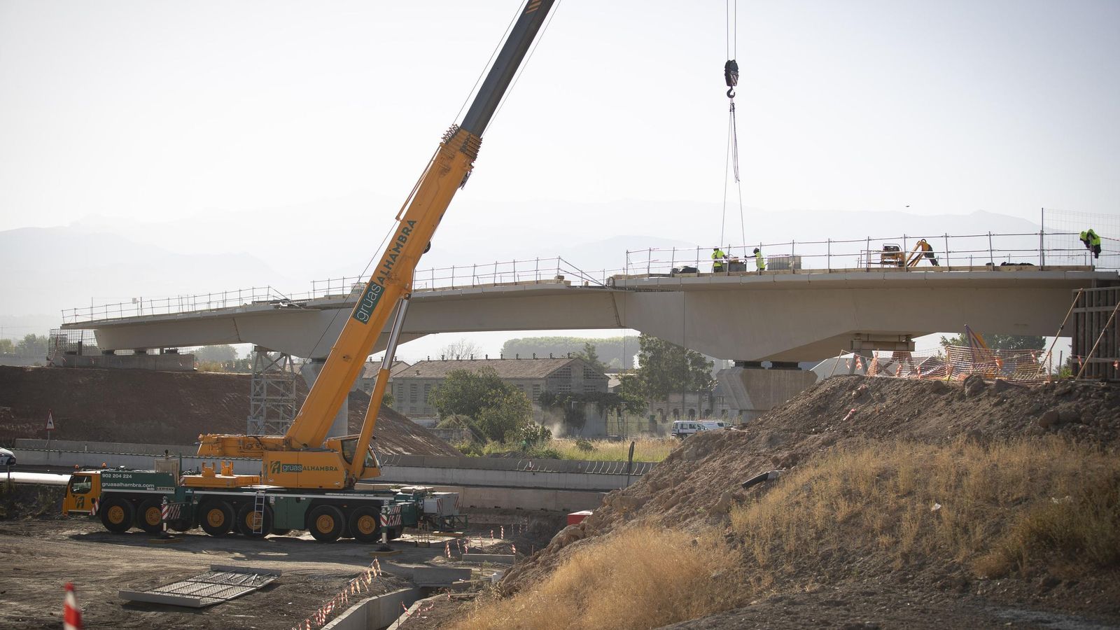Viaducto de la GR-43 en obras en la zona de Bobadilla, que se cortará al tráfico