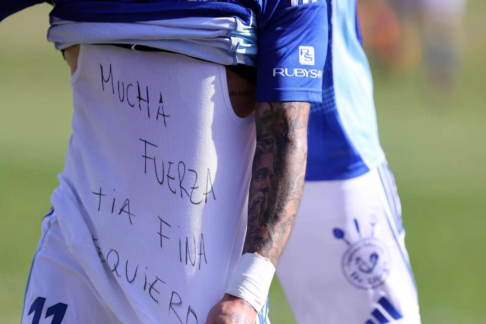 Detalle de la camiseta con la que Mati mandaba ánimos a un familiar.