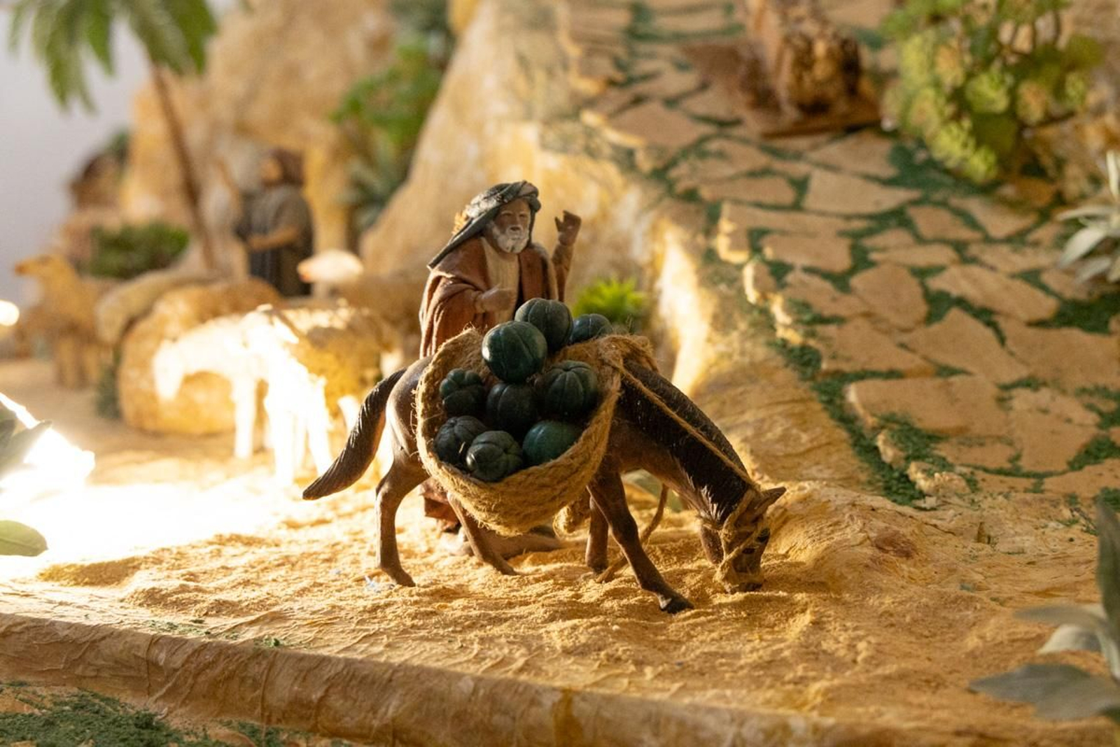 En imágenes: así es el Belén Bíblico con más de un millar de piezas artesanas de los abuelos María y Rafael