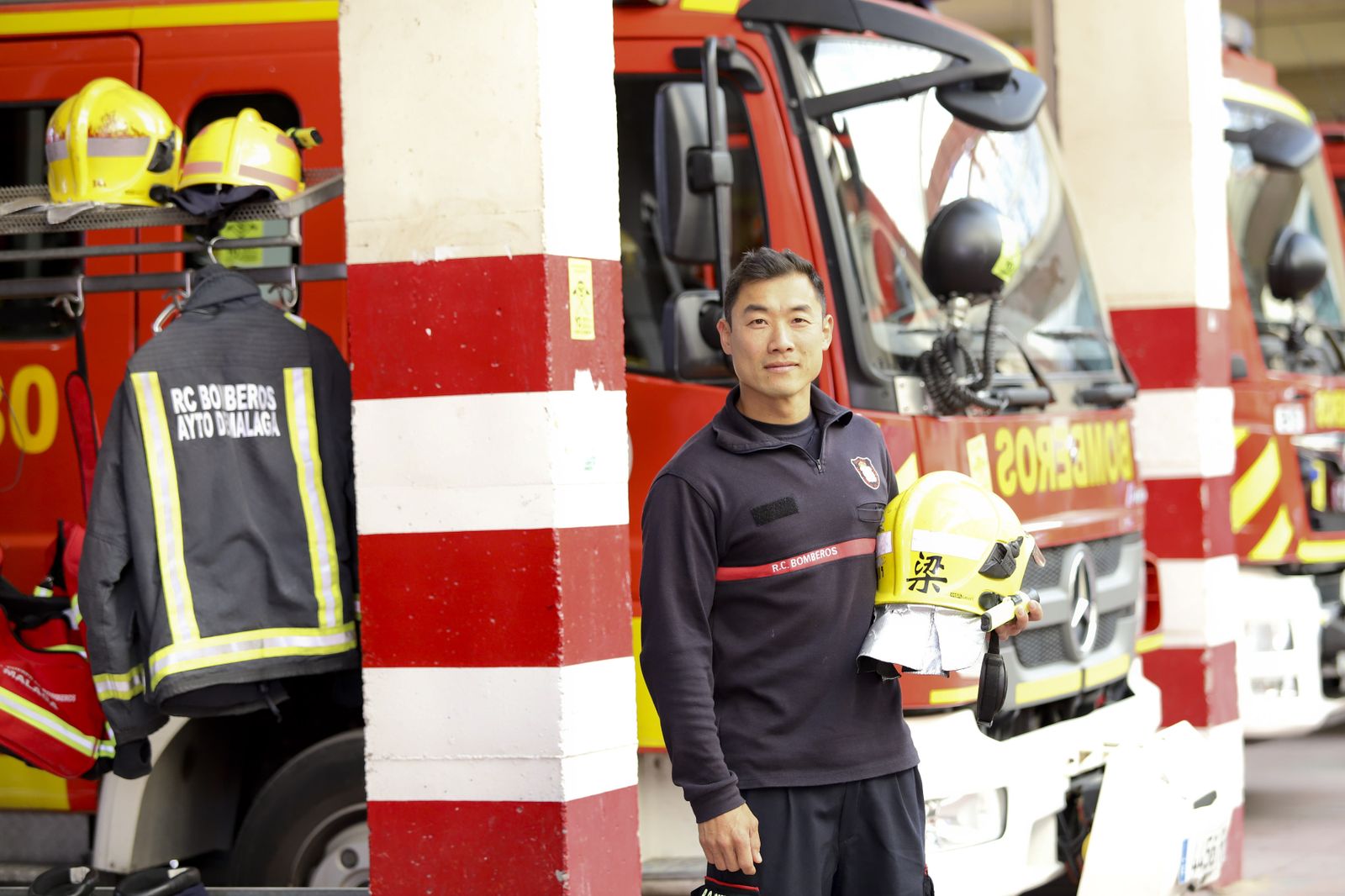 Liang, el bombero chino, en el parque central de Martiricos