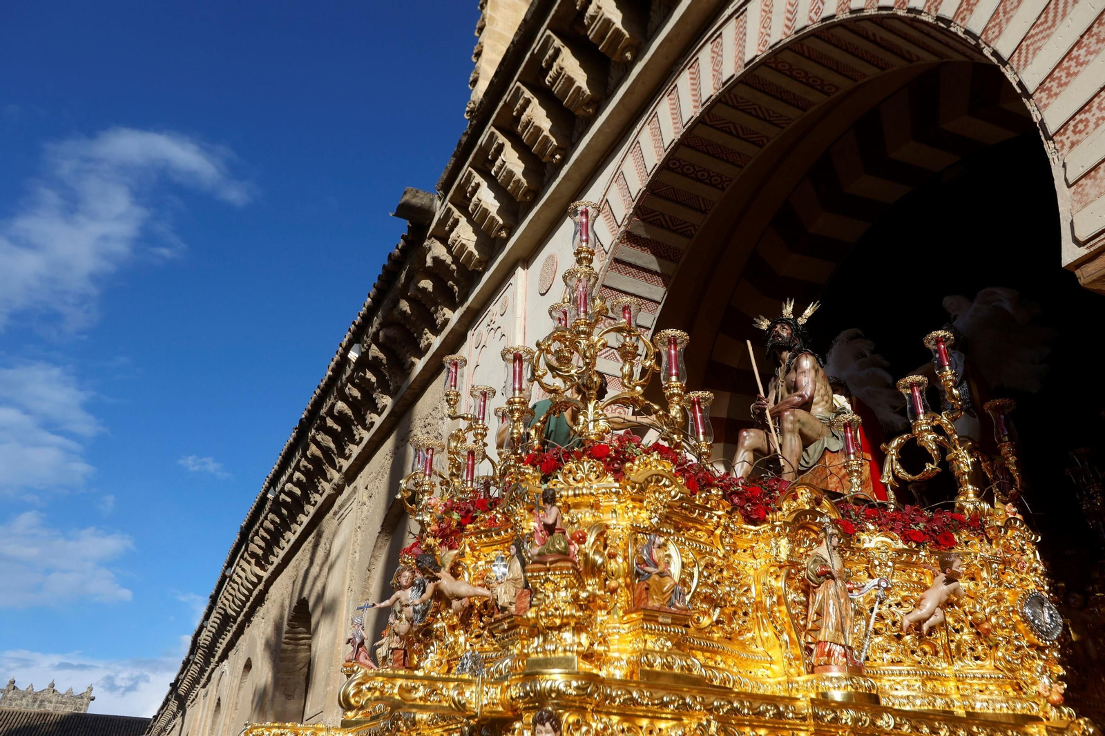 El traslado de la Merced en este Sábado Santo de Córdoba, en imágenes