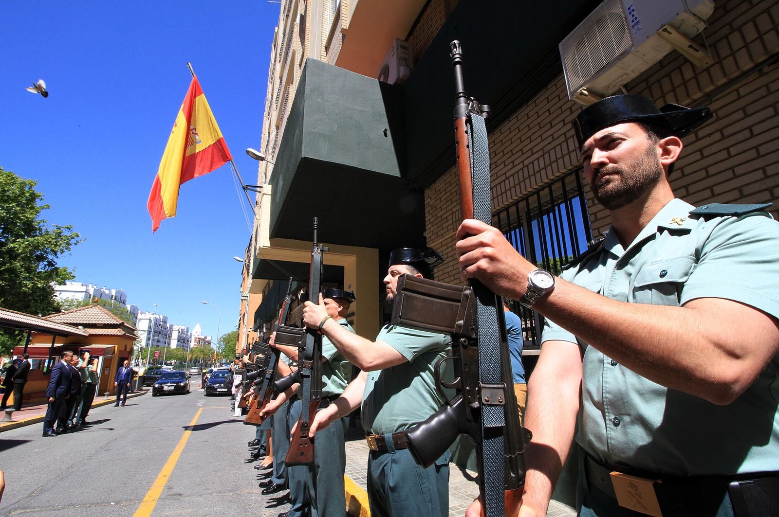 Juan Ignacio Zoido, ministro del Interior, presenta en la Comandancia de la Guardia Civil la nueva versión de AleryCops y el dispositivo del Rocío y posteriormente acude a la Diputación de Huelva para visitar la exposición sobre el terrorismo, en imágenes