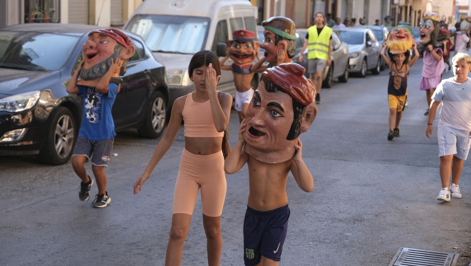 Gigantes y cabezudos en la Feria de Almería 2024, en imágenes