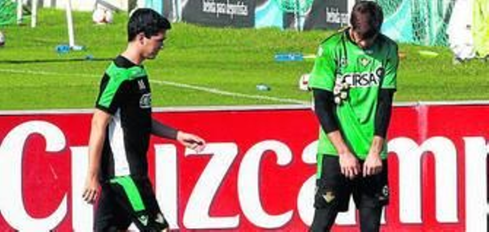 Fabricio se duele de la muñeca, ayer en el entrenamiento.