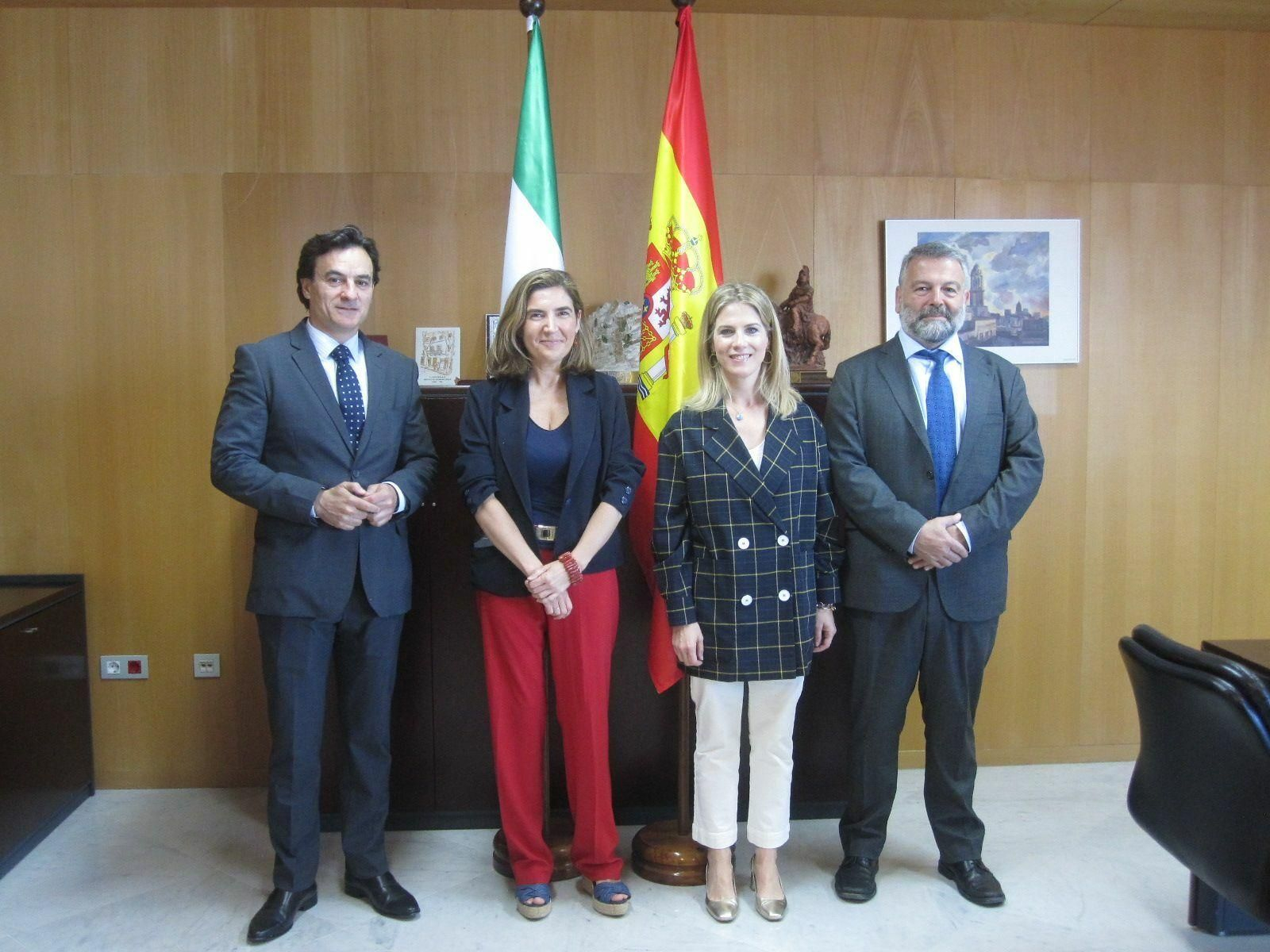 Un momento del encuentro institucional de ayer en Cádiz.