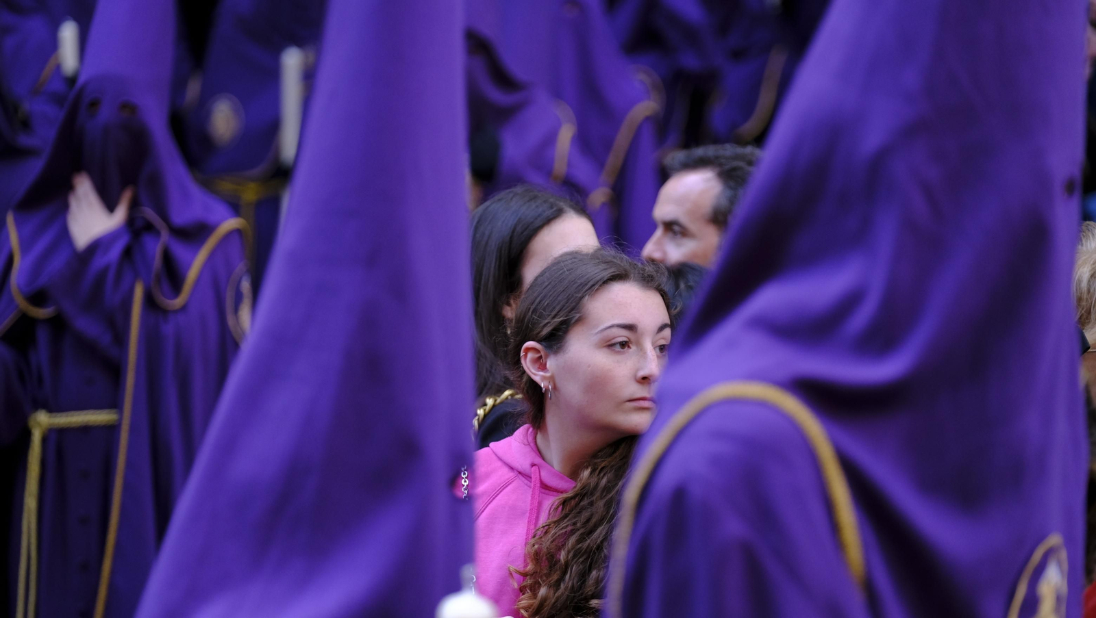 Pasión vuelve a su Iglesia de Santa Teresa azotada por la lluvia