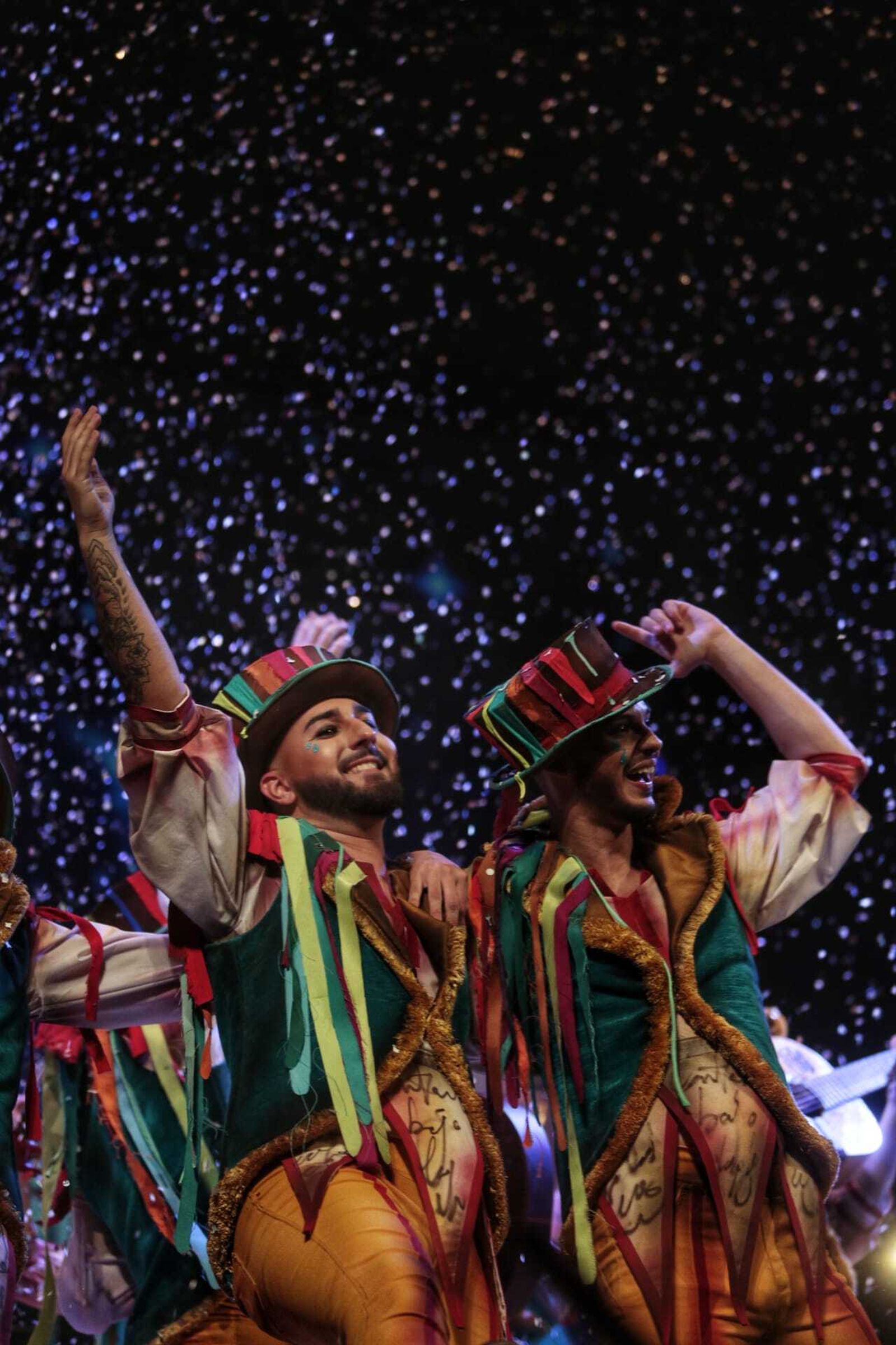 La comparsa "Cantando bajo la lluvia"