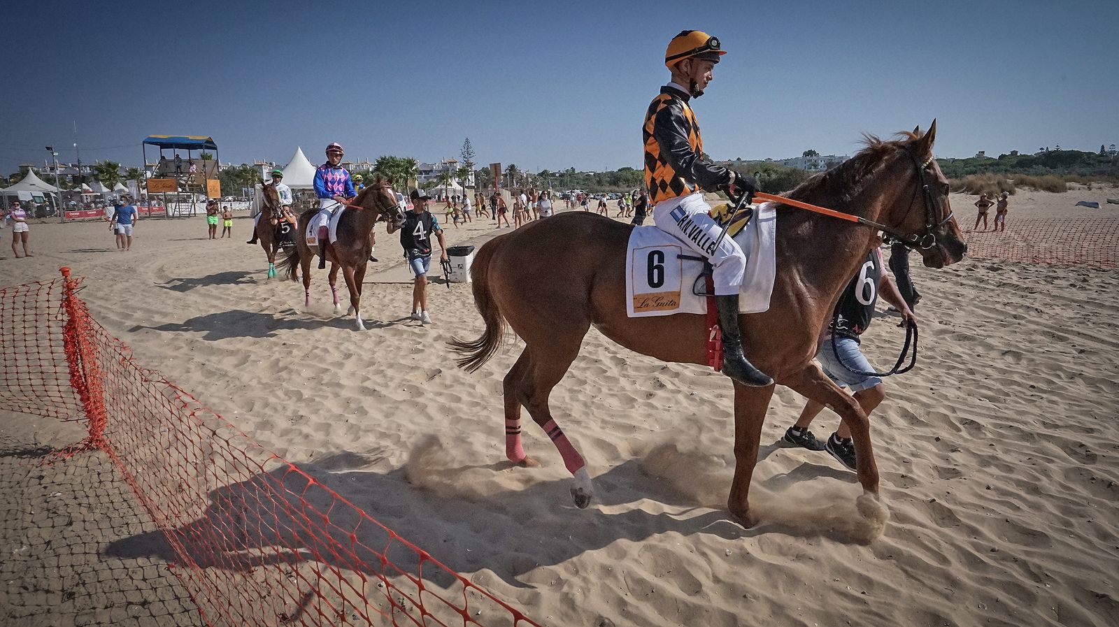 Gran ambiente en las carreras de caballos de Sanlúcar