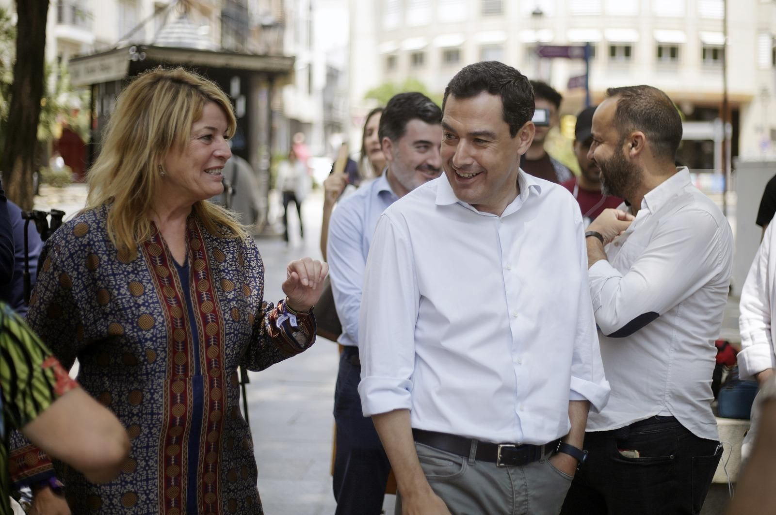 Juanma Moreno en su visita a Huelva para apoyar la candidatura de Pilar Miranda