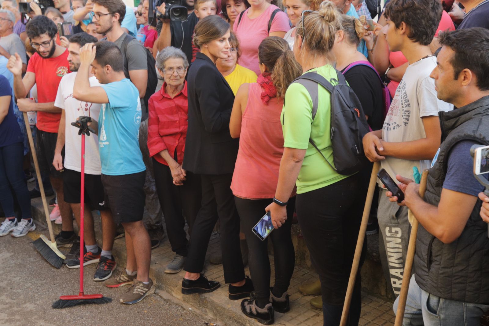 Los Reyes visitan a los afectados por las inundaciones en Mallorca