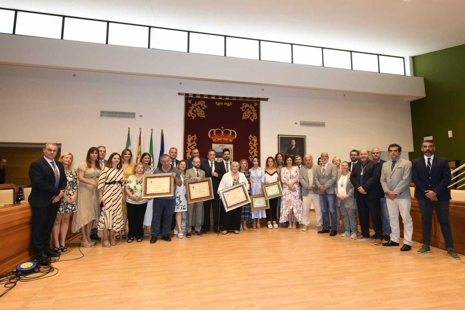 Torremolinos nombra hijos predilectos a Antonio Carmona y la escultora ElenaLaverón