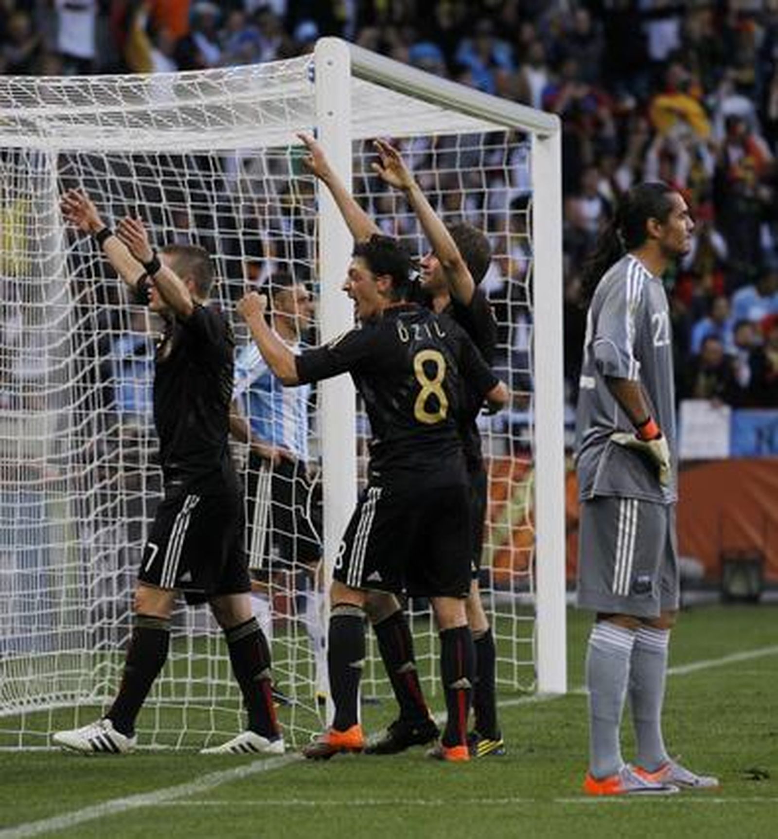 Alemania pone en evidencia a Argetina y obtiene el pase a semifinales. / Reuters