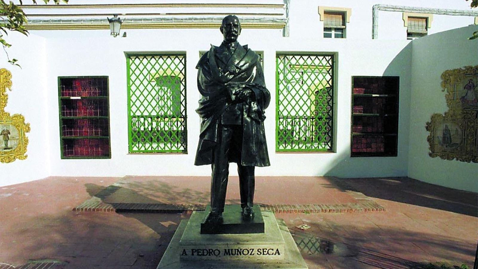 Estatua de Pedro Muñoz Seca