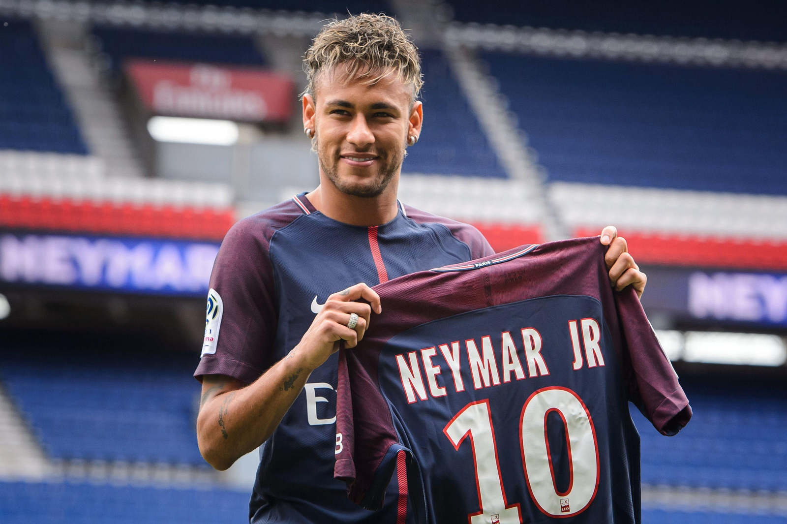 La presentación de Neymar con el PSG, en imágenes