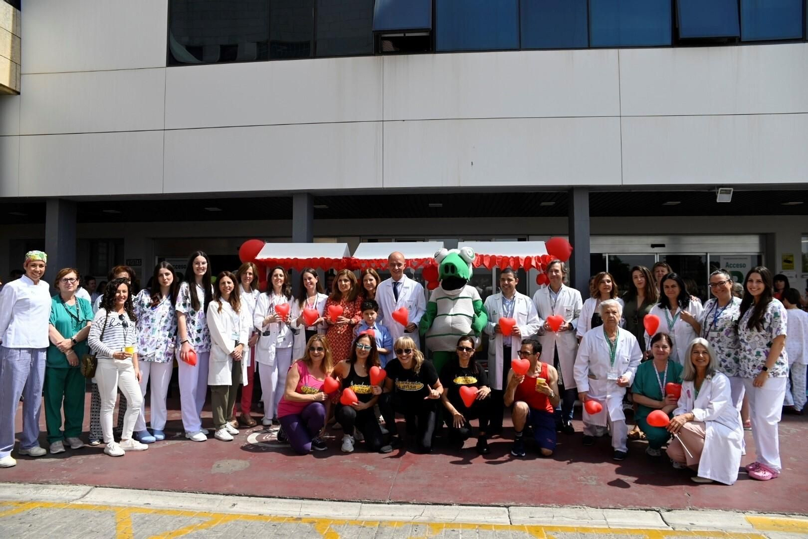 El Hospital Reina Sofía de Córdoba homenajea a los niños hospitalizados, en imágenes