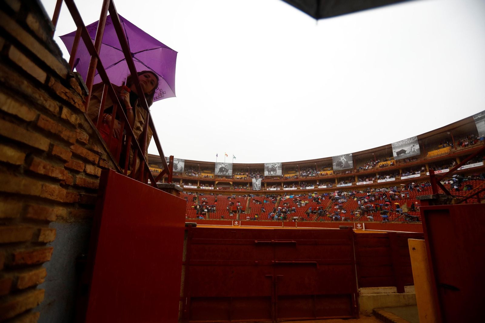 La lluvia obliga a aplazar la corrida de toros de este sábado en Córdoba, en imágenes