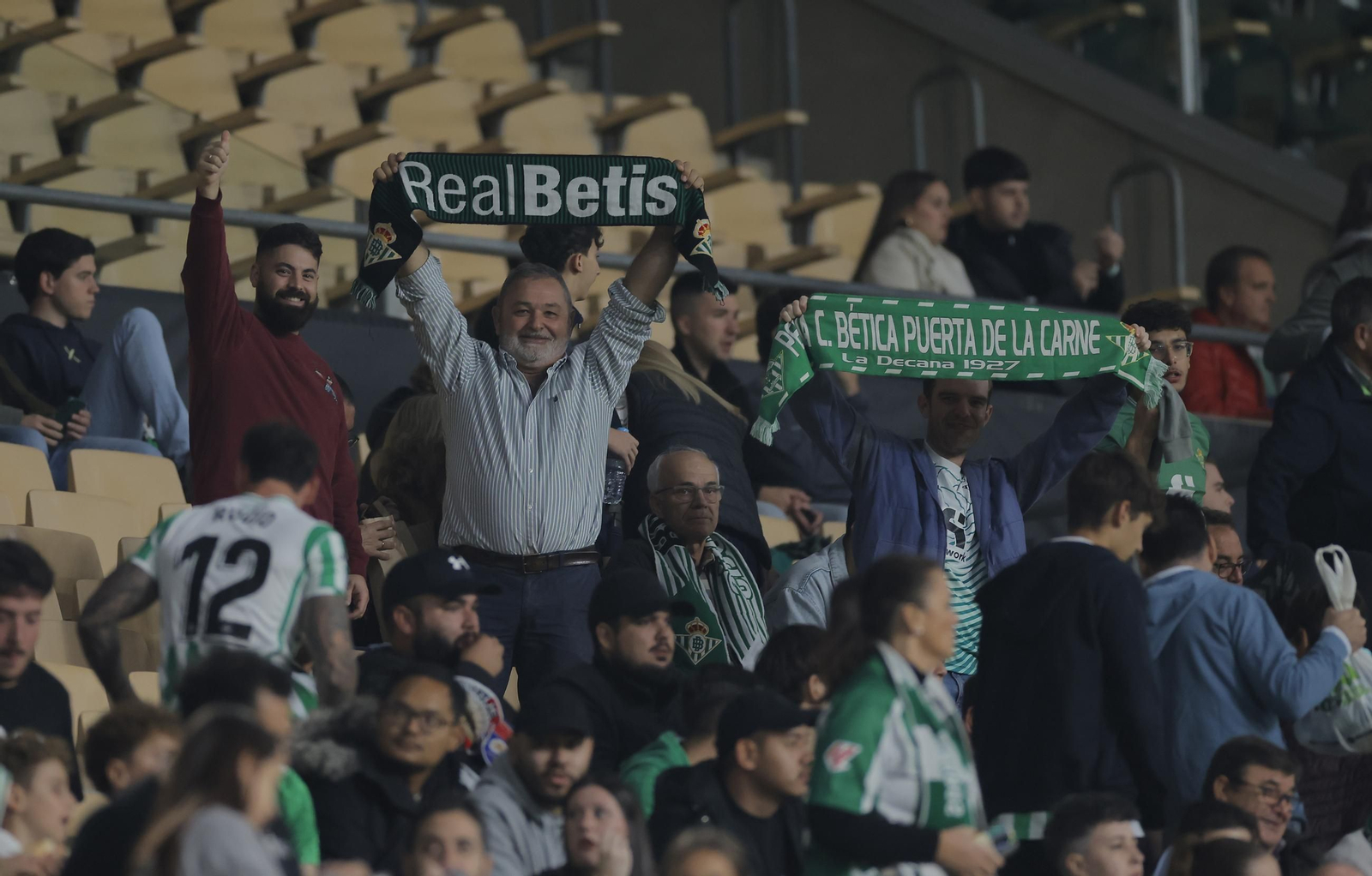 Búscate en las fotos del Betis - Olympique Lyonnais