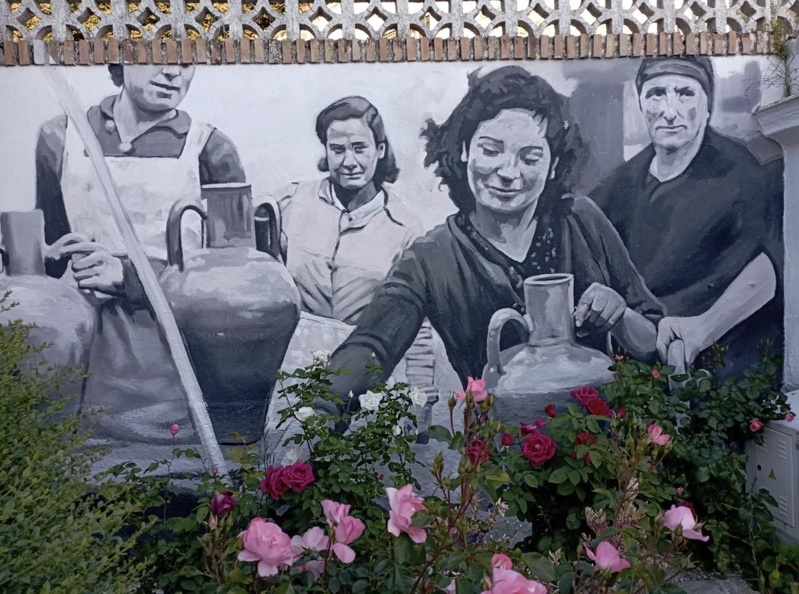 Mural que representa la relación del pueblo y el agua.