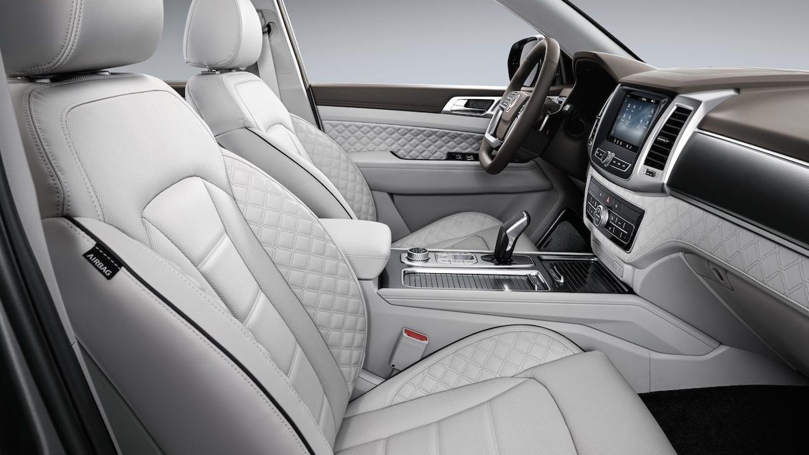 Es posible elegir entre tres colores para la tapicería de cuero: ésta blanca, una marrón u otra negra.