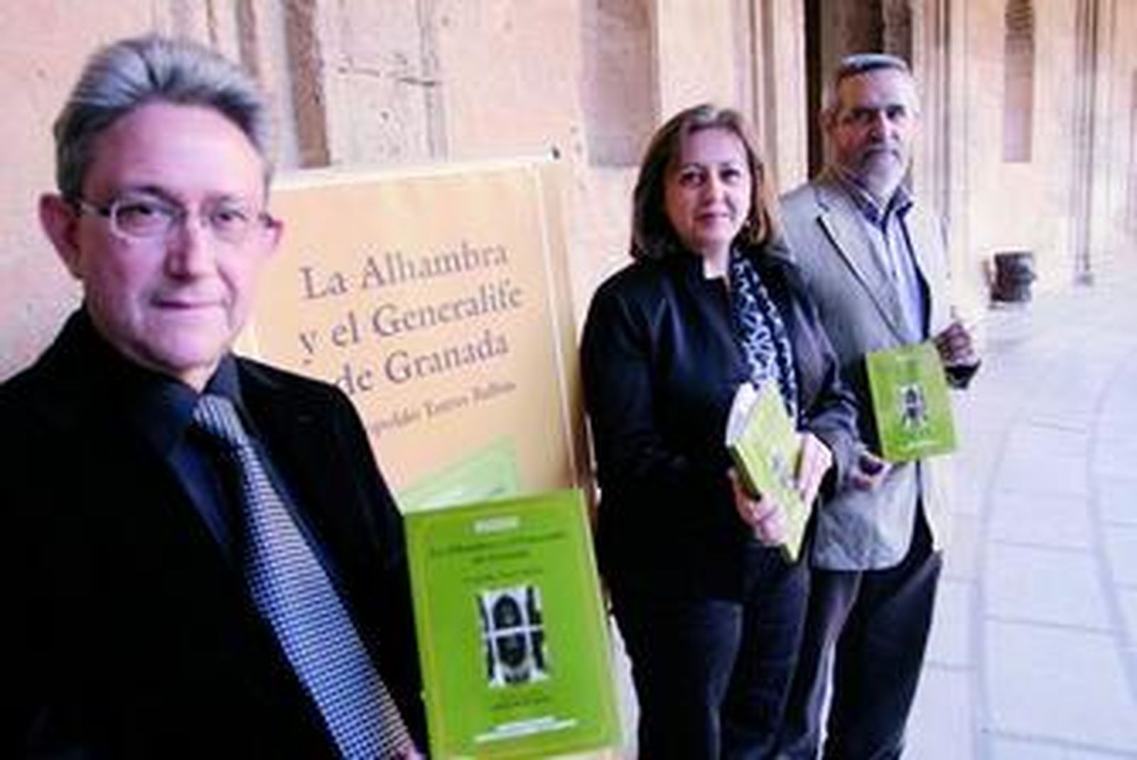 Un momento de la presentación, ayer, del libro de Torres Balbás en el Palacio de Carlos V.