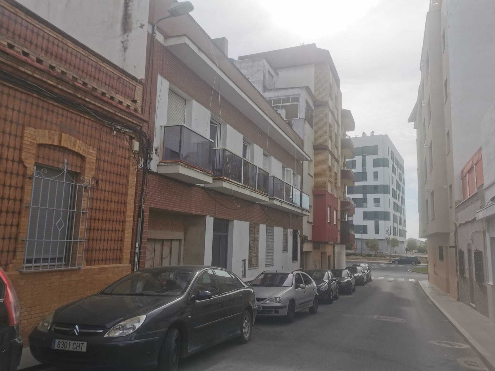 Calle de la vivienda okupa.