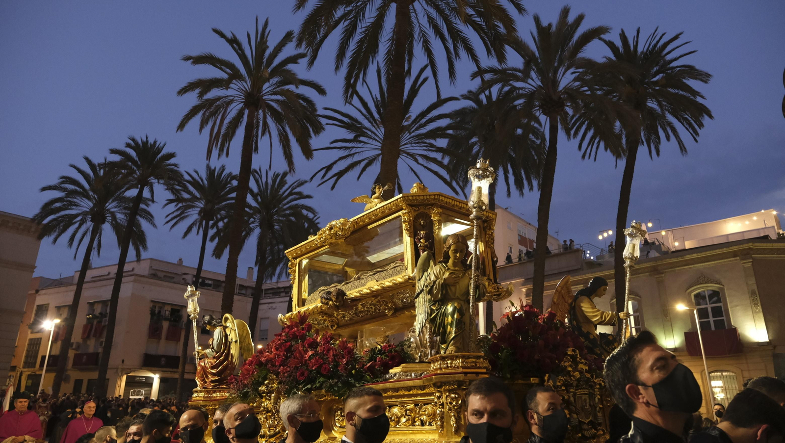 Procesión del Santo Entierro en Almería, en imágenes.