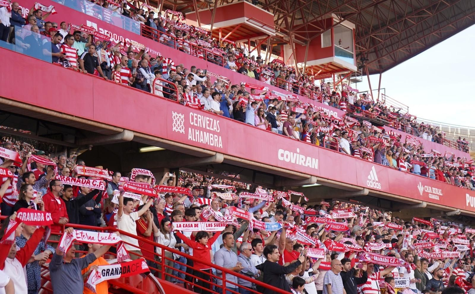 Encuéntrate en la grada en el Granada CF - Real Oviedo