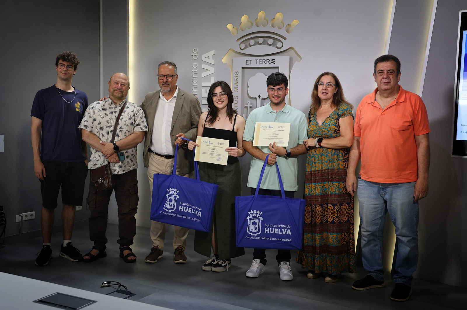 Foto de familia de los premiados