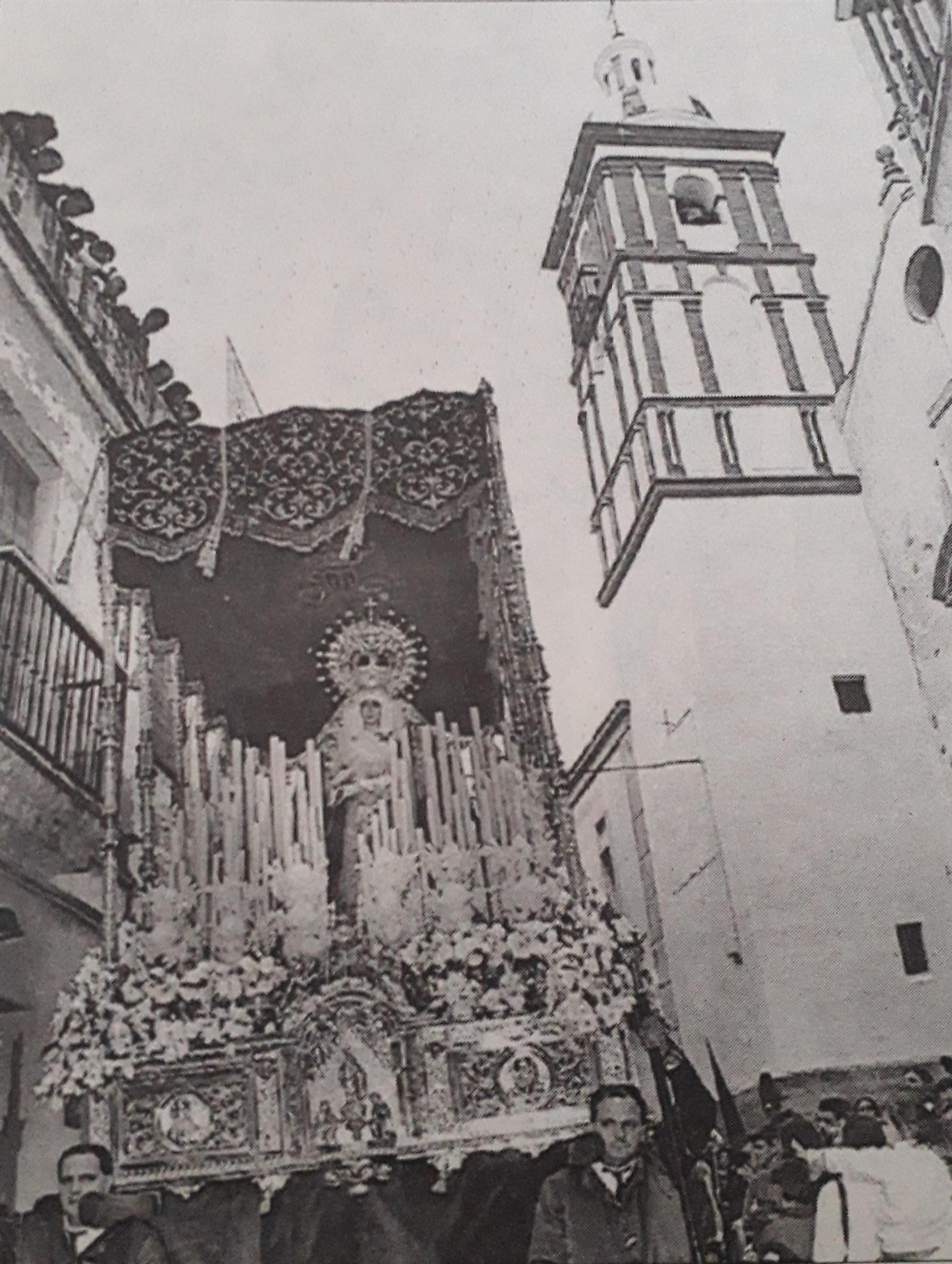 El palio del Buen Fin, con los hermanos Martín de maniguetas, en 1995