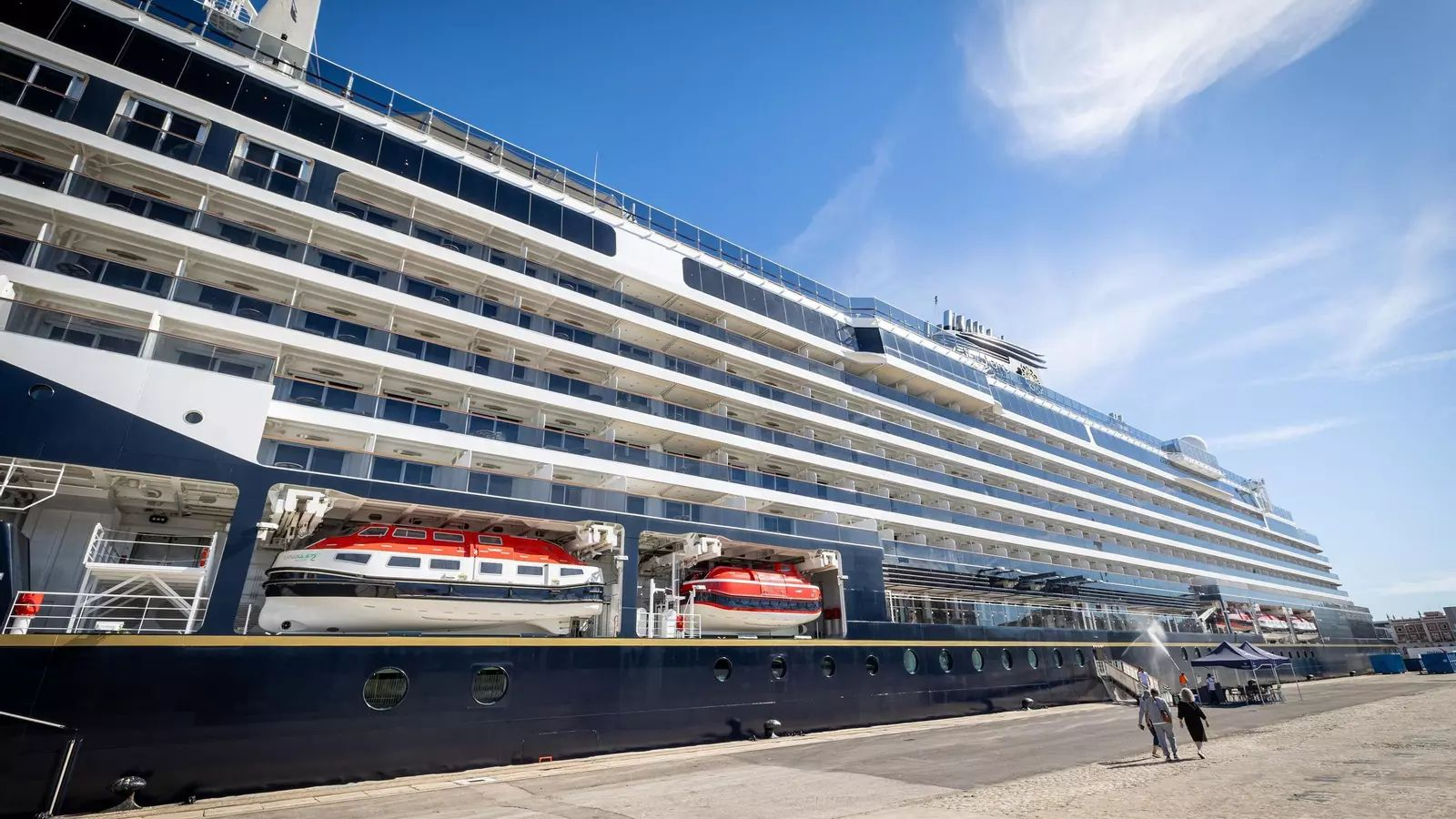 El buque de lujo Explora I, de la naviera Explora Journey, atracado en el puerto de Cádiz a lo largo de este 2025