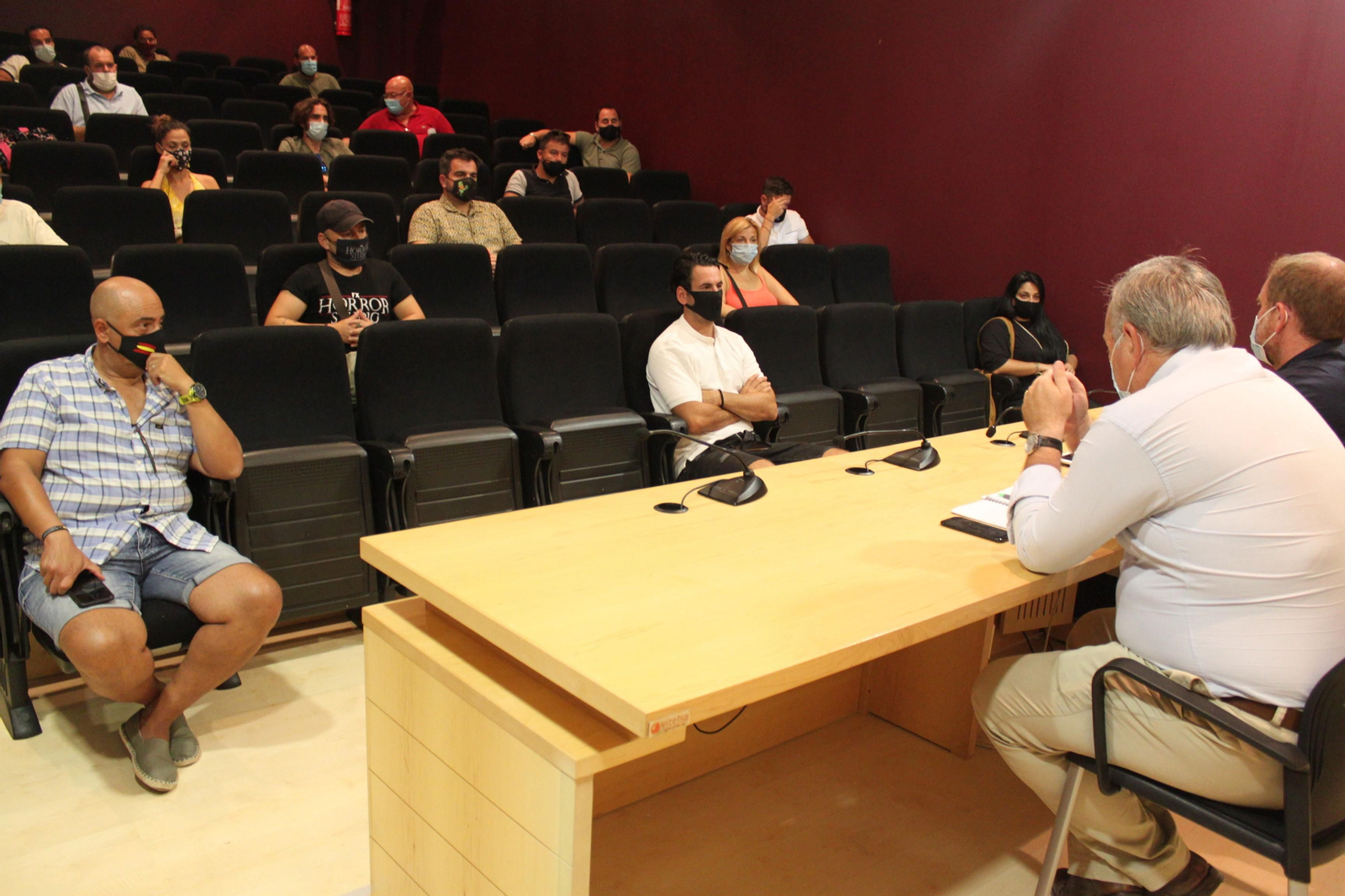Reunión de representantes del Ayuntamiento con hosteleros de San Fernando.