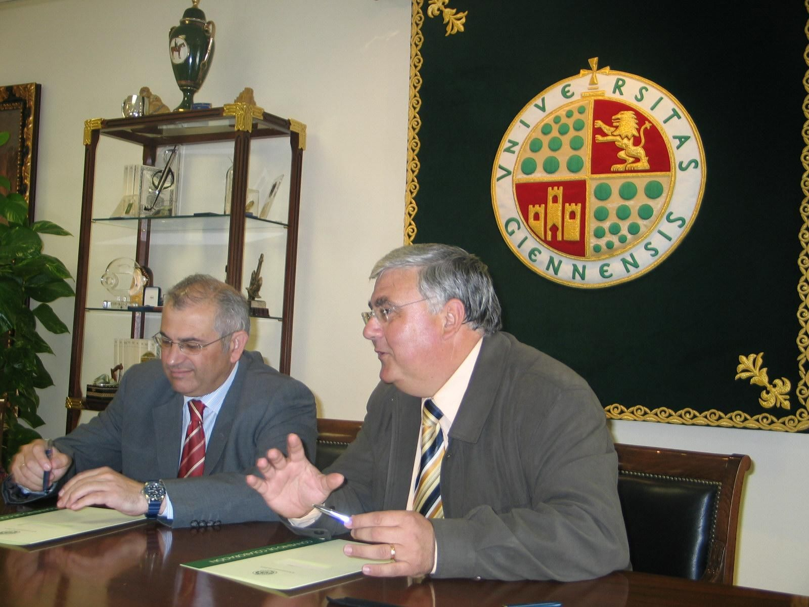 Archivo - Juan Antonio Expósito en la firma de un convenio con la Universidad de Jaén.