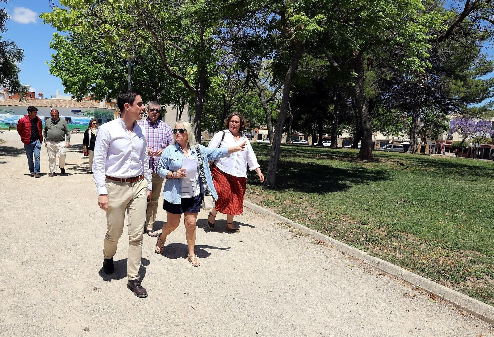 Jaime Espinar y Belén de la Cuadra, durante su visita al 'Sector 10'.