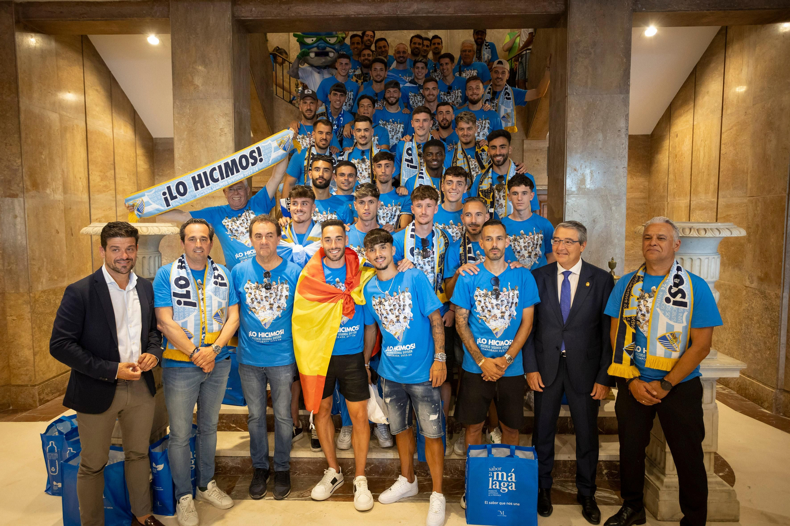 El equipo, en Diputación durante la celebración del ascenso