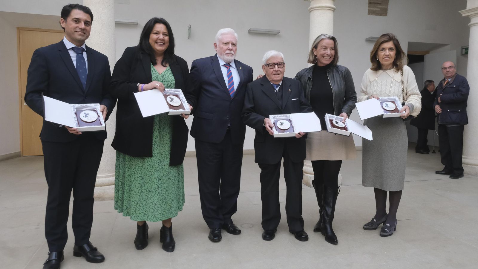 Galardonados con la Medalla Extraordinaria de las Peñas Cordobesas. Galardonados con la Medalla Extraordinaria de las Peñas Cordobesas.